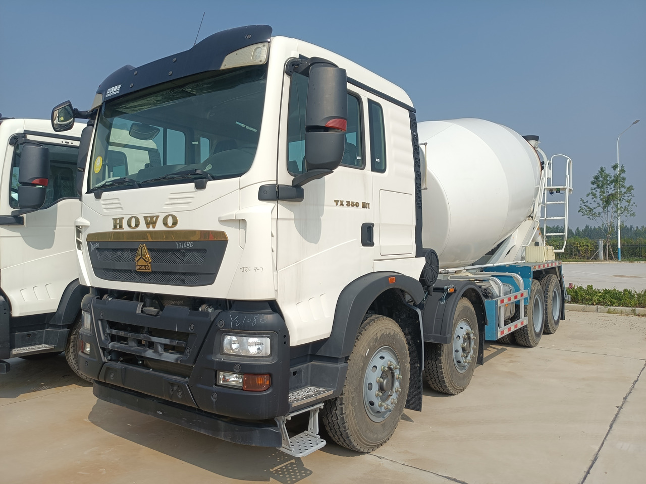 HOWO TX350 Cement Mixer Truck - Camión hormigonera: foto 1 HOWO TX350 Cement Mixer Truck - Camión hormigonera: foto 1