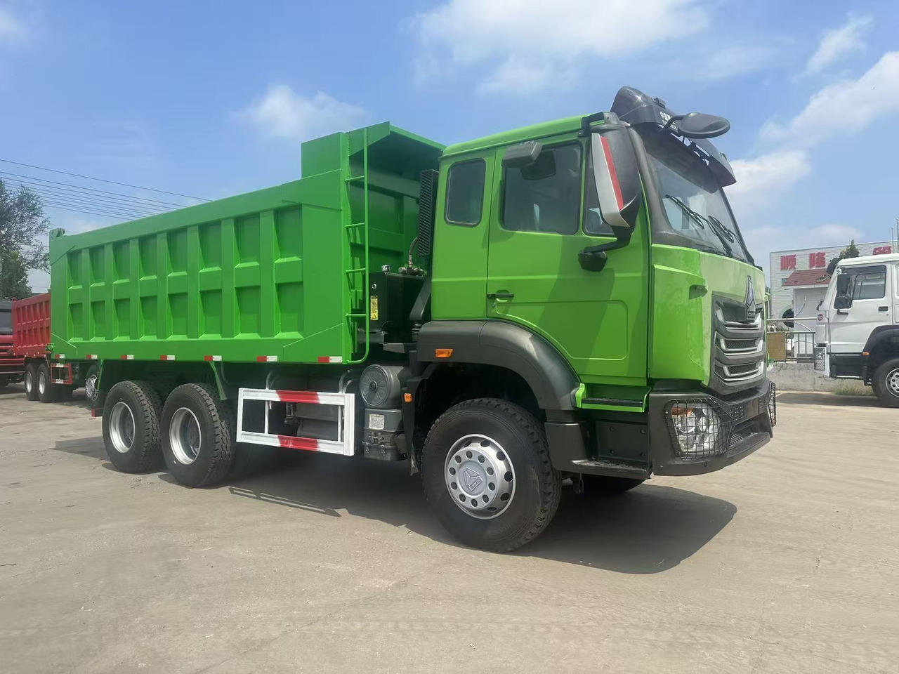 SINOTRUK HOWO 6x4 Dump Truck Click for Discount - Camión volquete: foto 3 SINOTRUK HOWO 6x4 Dump Truck Click for Discount - Camión volquete: foto 3