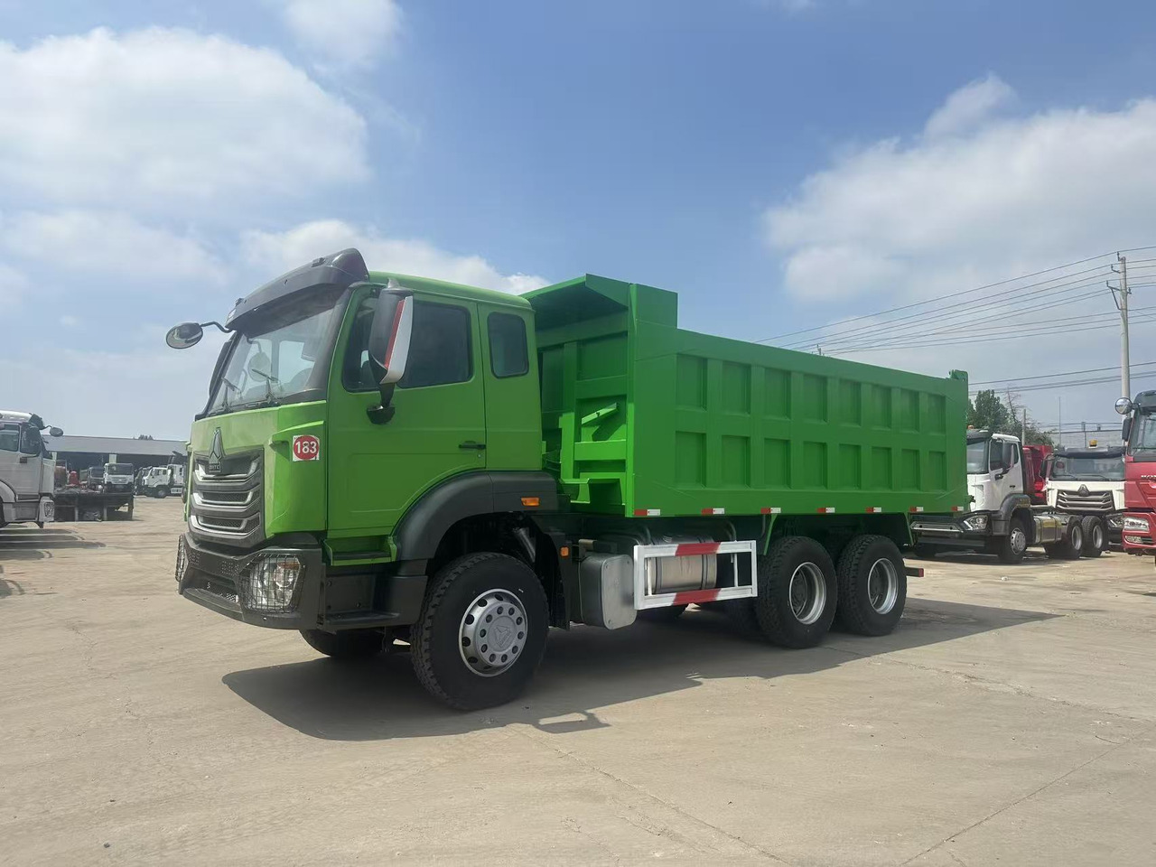 Camión volquete SINOTRUK HOWO 6x4 Dump Truck Click for Discount: foto 6
