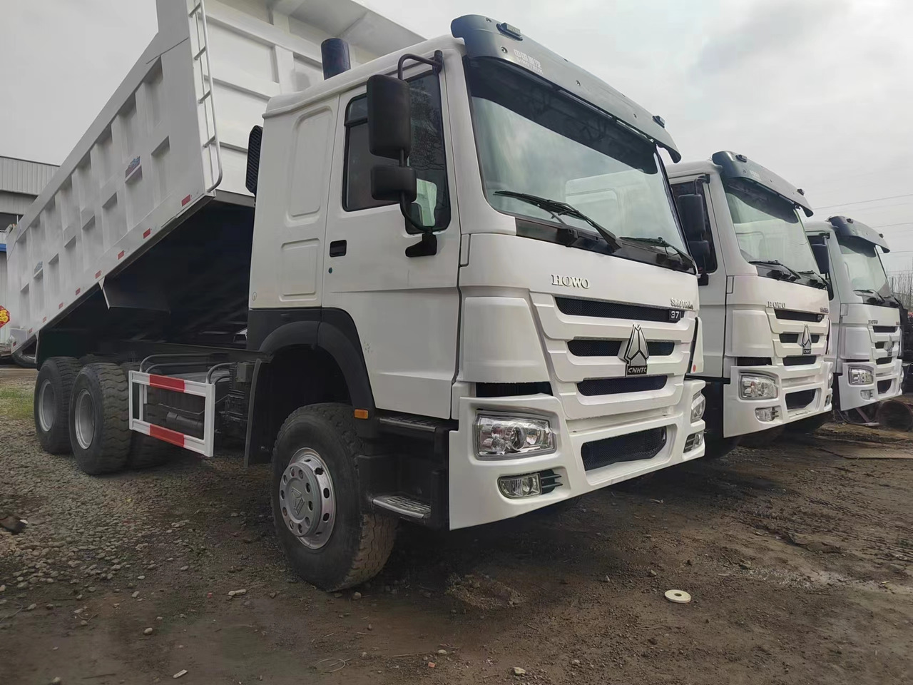 Sino HOWO 6x4 Dump Truck Click for Discount - Camión volquete: foto 4 Sino HOWO 6x4 Dump Truck Click for Discount - Camión volquete: foto 4