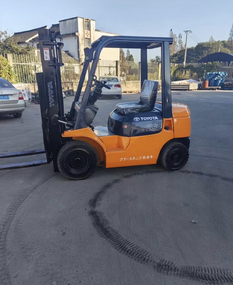 TOYOTA 2.5ton Forklift Click for Discount - Carretilla elevadora diésel: foto 3 TOYOTA 2.5ton Forklift Click for Discount - Carretilla elevadora diésel: foto 3