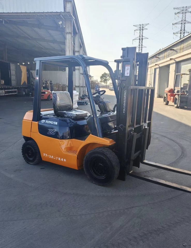 TOYOTA 2.5ton Forklift Click for Discount - Carretilla elevadora diésel: foto 1 TOYOTA 2.5ton Forklift Click for Discount - Carretilla elevadora diésel: foto 1