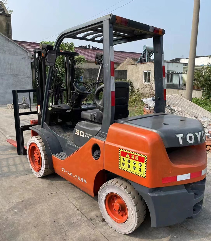 TOYOTA 3Ton Forklift Click for Discount - Carretilla elevadora diésel: foto 3 TOYOTA 3Ton Forklift Click for Discount - Carretilla elevadora diésel: foto 3