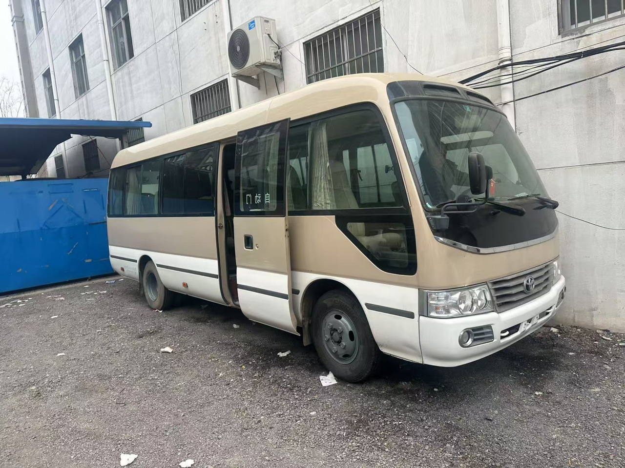 TOYOTA Coaster - Autobús urbano: foto 2 TOYOTA Coaster - Autobús urbano: foto 2