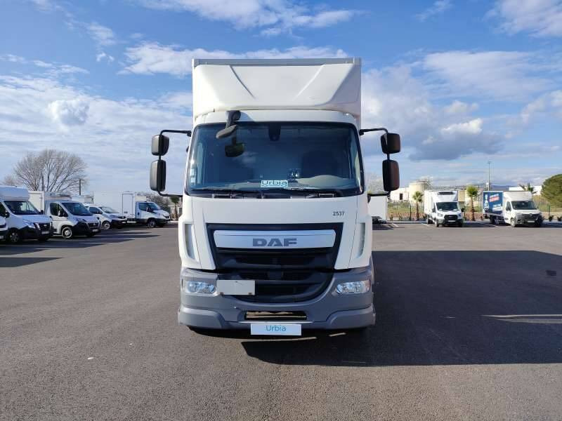 Camion Porteur 19 TONNES 280 CV HAYON PORTE RELEVANTE - Camión caja cerrada: foto 2 Camion Porteur 19 TONNES 280 CV HAYON PORTE RELEVANTE - Camión caja cerrada: foto 2