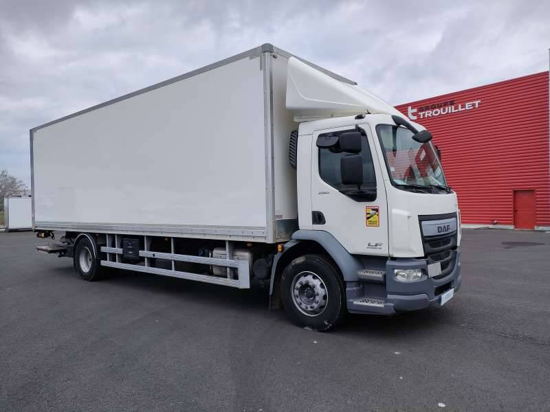 Camion Porteur 19 TONNES 280 CV HAYON PORTE RELEVANTE - Camión caja cerrada: foto 1 Camion Porteur 19 TONNES 280 CV HAYON PORTE RELEVANTE - Camión caja cerrada: foto 1