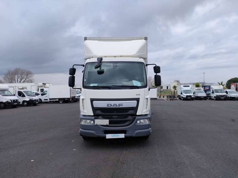 Camion Porteur 19 TONNES 280 CV HAYON PORTE RELEVANTE - Camión caja cerrada: foto 2 Camion Porteur 19 TONNES 280 CV HAYON PORTE RELEVANTE - Camión caja cerrada: foto 2