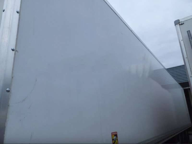 Semi-remorque 3 Essieux SEMI RECONDITONNEE -38 TONNES PORTE RELEVANTE - Semirremolque caja cerrada: foto 4 Semi-remorque 3 Essieux SEMI RECONDITONNEE -38 TONNES PORTE RELEVANTE - Semirremolque caja cerrada: foto 4