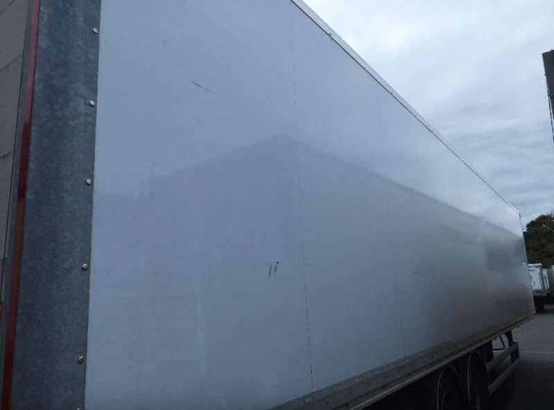 Semi-remorque 3 Essieux SEMI RECONDITONNEE -38 TONNES PORTE RELEVANTE - Semirremolque caja cerrada: foto 2 Semi-remorque 3 Essieux SEMI RECONDITONNEE -38 TONNES PORTE RELEVANTE - Semirremolque caja cerrada: foto 2