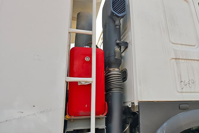 SINOTRUK Sino Howo 8x4 Dump Truck 371 for Sale in Sierra Leone - Camión volquete: foto 3 SINOTRUK Sino Howo 8x4 Dump Truck 371 for Sale in Sierra Leone - Camión volquete: foto 3