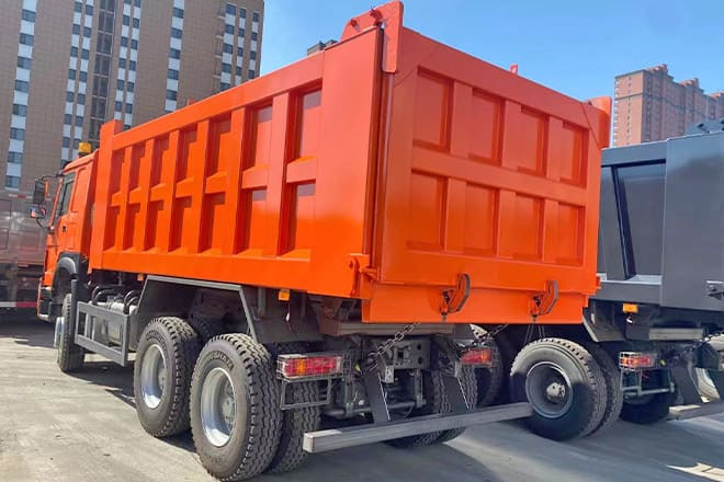 SINOTRUK Sinotruk Howo 336 6X4 Tipper for Sale in Ghana - Camión volquete: foto 2 SINOTRUK Sinotruk Howo 336 6X4 Tipper for Sale in Ghana - Camión volquete: foto 2