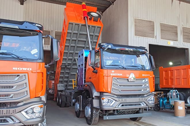 SINOTRUK Sinotruk Howo 8x4 Tipper Trucks for Sale in Ghana - Camión volquete: foto 1 SINOTRUK Sinotruk Howo 8x4 Tipper Trucks for Sale in Ghana - Camión volquete: foto 1
