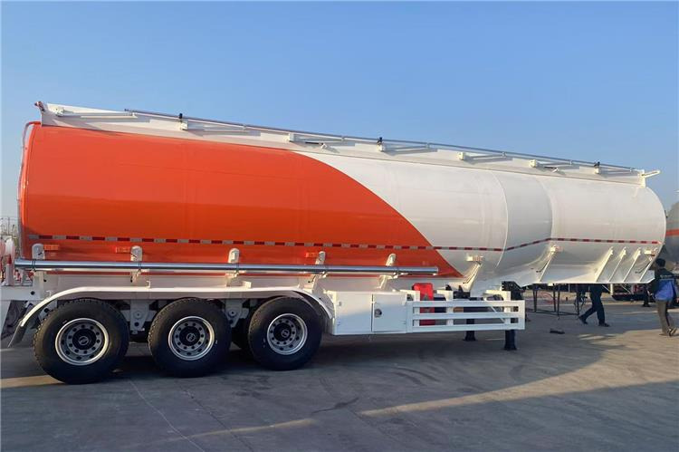 TITAN 3 Axle 38000 Liters Oil Tanker Trailer for Sale In Tanzania - Semirremolque cisterna: foto 4 TITAN 3 Axle 38000 Liters Oil Tanker Trailer for Sale In Tanzania - Semirremolque cisterna: foto 4