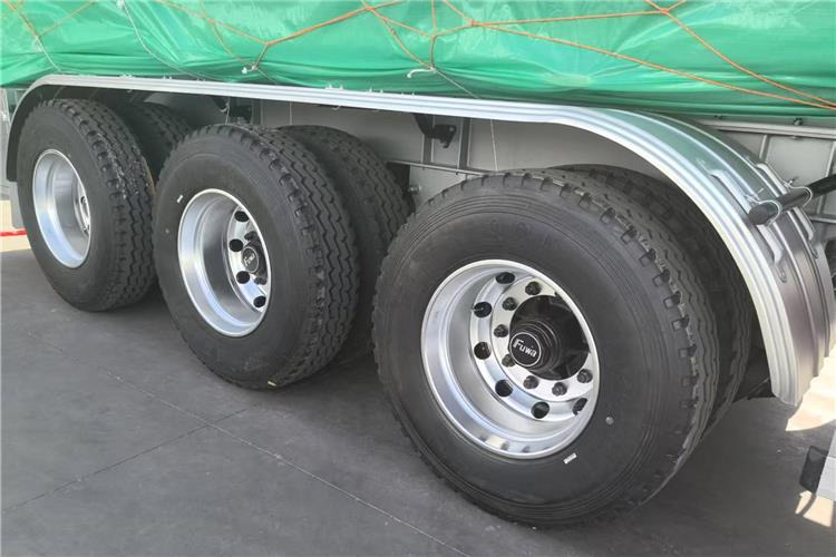 TITAN 3 Axle 45000 Liters Aluminum Tanker Trailer with Air Suspension - Semirremolque cisterna: foto 5 TITAN 3 Axle 45000 Liters Aluminum Tanker Trailer with Air Suspension - Semirremolque cisterna: foto 5