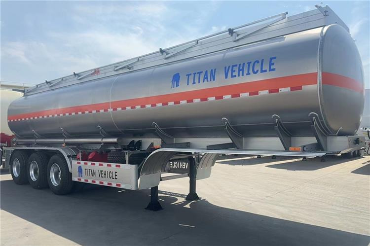 TITAN 3 Axle 45000 Liters Aluminum Tanker Trailer with Air Suspension - Semirremolque cisterna: foto 1 TITAN 3 Axle 45000 Liters Aluminum Tanker Trailer with Air Suspension - Semirremolque cisterna: foto 1