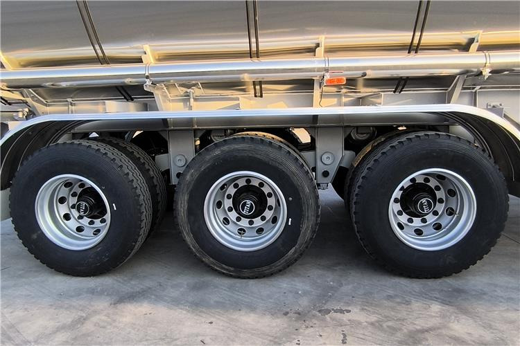 TITAN 3 Axle 45000L Stainless Steel Tanker Trailer for Sale In Panama - Semirremolque cisterna: foto 4 TITAN 3 Axle 45000L Stainless Steel Tanker Trailer for Sale In Panama - Semirremolque cisterna: foto 4