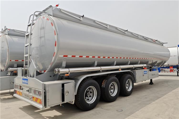 TITAN 3 Axle Fuel Tanker Truck Trailer for Sale In Tanzania - Semirremolque cisterna: foto 1 TITAN 3 Axle Fuel Tanker Truck Trailer for Sale In Tanzania - Semirremolque cisterna: foto 1