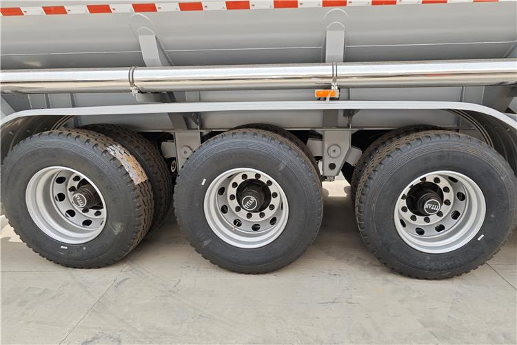 TITAN 3 Axle Fuel Tanker Truck Trailer for Sale In Tanzania - Semirremolque cisterna: foto 5 TITAN 3 Axle Fuel Tanker Truck Trailer for Sale In Tanzania - Semirremolque cisterna: foto 5