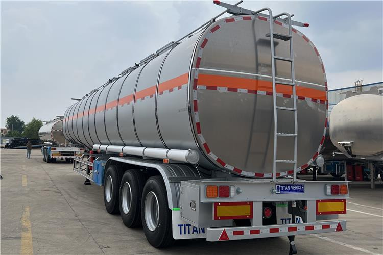 TITAN 55000 Liters Stainless Steel Tanker Semi Trailer In Kenya - Semirremolque cisterna: foto 3 TITAN 55000 Liters Stainless Steel Tanker Semi Trailer In Kenya - Semirremolque cisterna: foto 3