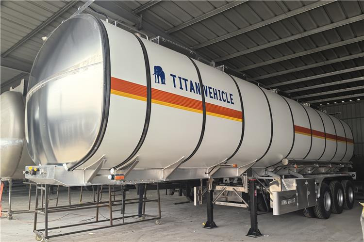 TITAN Tri Axle Aluminum Alloy Tanker Trailer for Sale In Saudi Arabia - Semirremolque cisterna: foto 1 TITAN Tri Axle Aluminum Alloy Tanker Trailer for Sale In Saudi Arabia - Semirremolque cisterna: foto 1