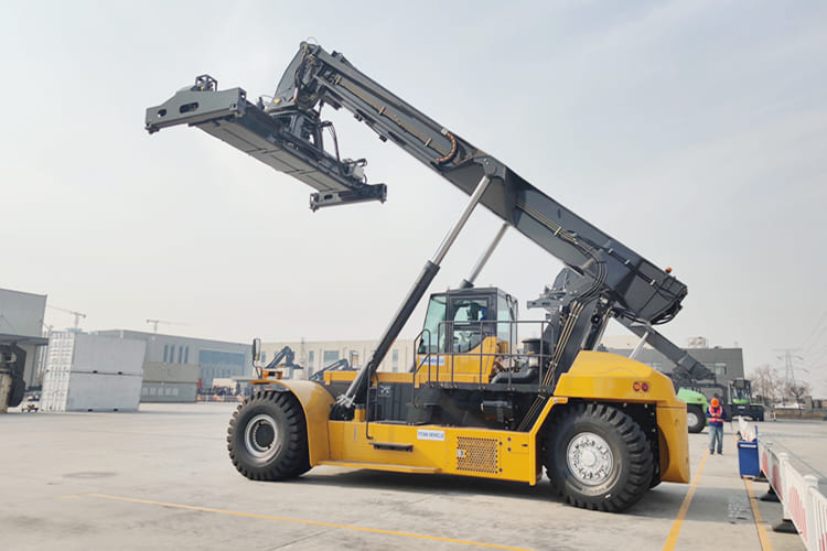 XCMG Container Reach Stacker for Sale in Ghana - Carretilla para contenedores: foto 4 XCMG Container Reach Stacker for Sale in Ghana - Carretilla para contenedores: foto 4
