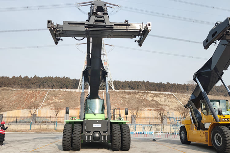 XCMG Reach Stacker Price for Sale in Guyana - Carretilla para contenedores: foto 1 XCMG Reach Stacker Price for Sale in Guyana - Carretilla para contenedores: foto 1
