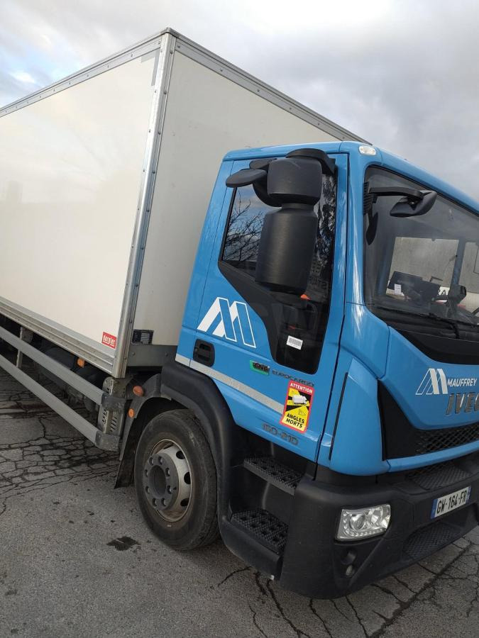 Camión caja cerrada Iveco Eurocargo: foto 1