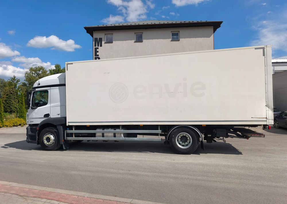 Mercedes-Benz ACTROS 18.360 kontener 18 p , winda - Camión caja cerrada: foto 3 Mercedes-Benz ACTROS 18.360 kontener 18 p , winda - Camión caja cerrada: foto 3