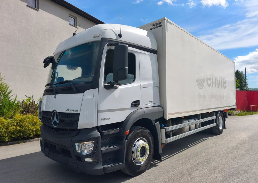 Mercedes-Benz ACTROS 18.360 kontener 18 p , winda - Camión caja cerrada: foto 2 Mercedes-Benz ACTROS 18.360 kontener 18 p , winda - Camión caja cerrada: foto 2