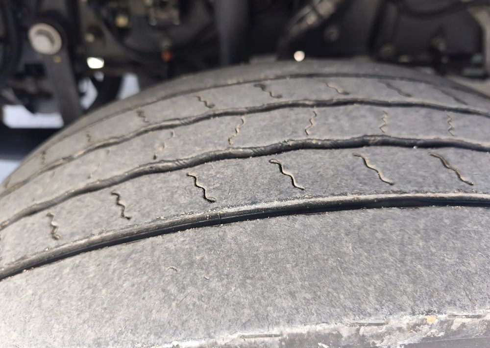 Renault GAMA D 12.210 chłodnia izoterma 14 palet poduszka - Camión frigorífico: foto 5 Renault GAMA D 12.210 chłodnia izoterma 14 palet poduszka - Camión frigorífico: foto 5