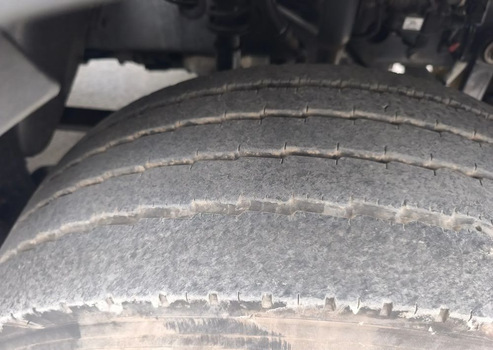 Renault GAMA D 14.210 chłodnia izoterma 16 palet poduszka - Camión frigorífico: foto 5 Renault GAMA D 14.210 chłodnia izoterma 16 palet poduszka - Camión frigorífico: foto 5