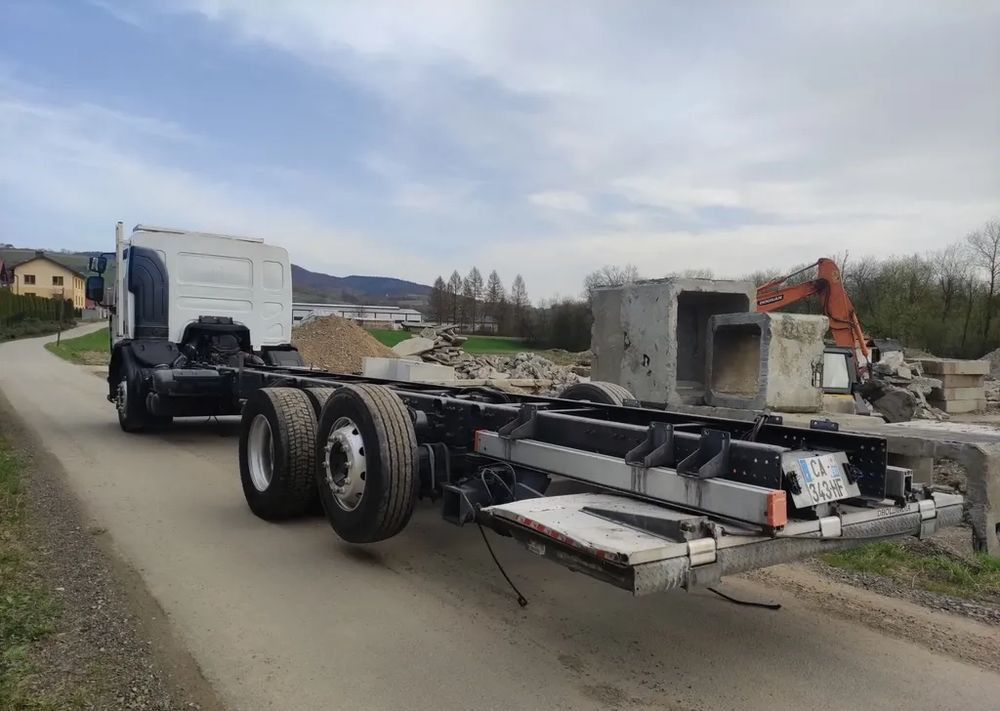 Renault Premium 26.380 Dxi 6x2 rama do zabudowy - Camión chasis: foto 4 Renault Premium 26.380 Dxi 6x2 rama do zabudowy - Camión chasis: foto 4