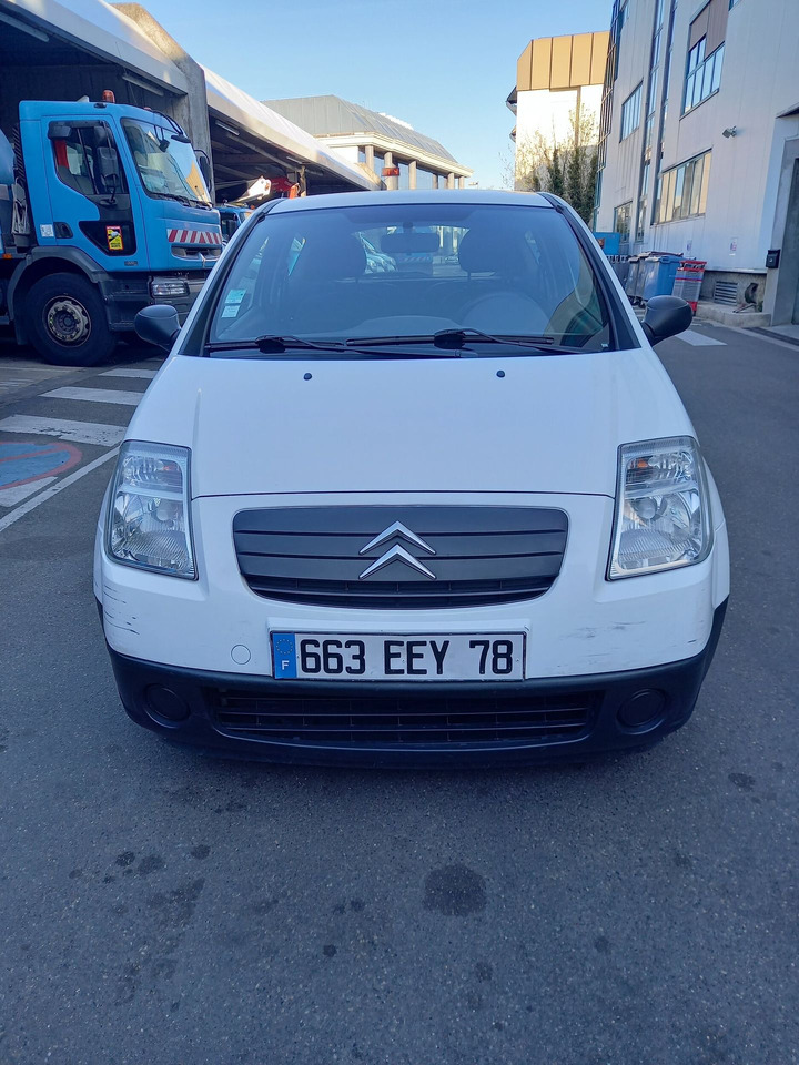 CITROEN C2 -Berline commerciale essence - 3 portes - 2 places - autoradio - BV 5 - 4CV - Carrosserie : Légères griffes sur bas de caisse côté droit (Voir photo) - Leger décalage aile avant gauche (Vo - Coche: foto 1 CITROEN C2 -Berline commerciale essence - 3 portes - 2 places - autoradio - BV 5 - 4CV - Carrosserie : Légères griffes sur bas de caisse côté droit (Voir photo) - Leger décalage aile avant gauche (Vo - Coche: foto 1