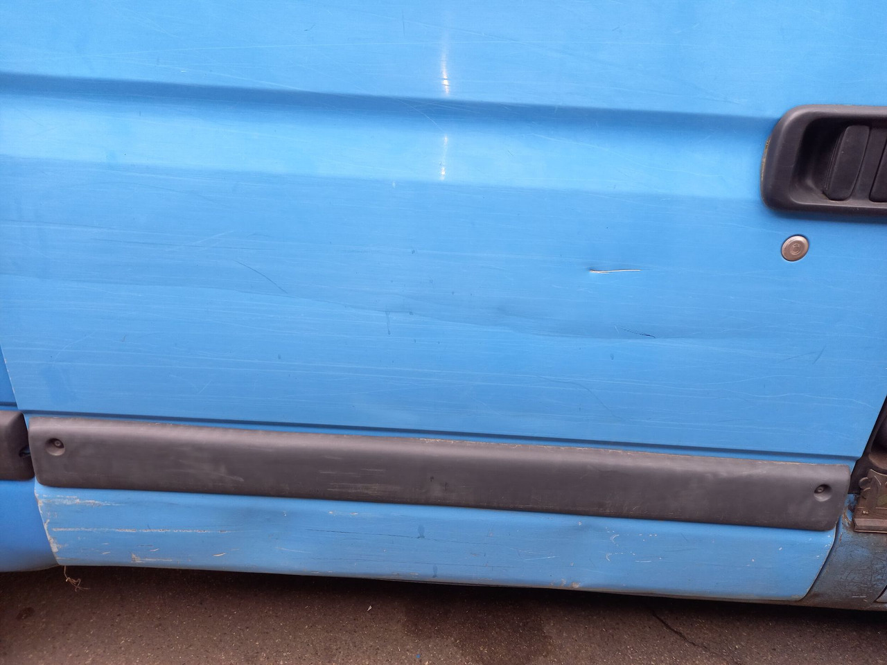 RENAULT MASTER H1/L1 - Véhicule utilitaire Diesel - DCI 100 - Fourgon tôlé H1/L1 - Centralisation - Vitres électriques- Boite 6 vitesses - Attache remorque - Intérieur doublé en bois. - Furgón: foto 3 RENAULT MASTER H1/L1 - Véhicule utilitaire Diesel - DCI 100 - Fourgon tôlé H1/L1 - Centralisation - Vitres électriques- Boite 6 vitesses - Attache remorque - Intérieur doublé en bois. - Furgón: foto 3