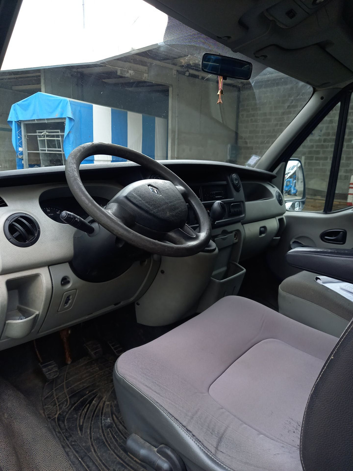 RENAULT MASTER H1/L1 - Véhicule utilitaire Diesel - DCI 100 - Fourgon tôlé H1/L1 - Centralisation - Vitres électriques- Boite 6 vitesses - Attache remorque - Intérieur doublé en bois. - Furgón: foto 4 RENAULT MASTER H1/L1 - Véhicule utilitaire Diesel - DCI 100 - Fourgon tôlé H1/L1 - Centralisation - Vitres électriques- Boite 6 vitesses - Attache remorque - Intérieur doublé en bois. - Furgón: foto 4