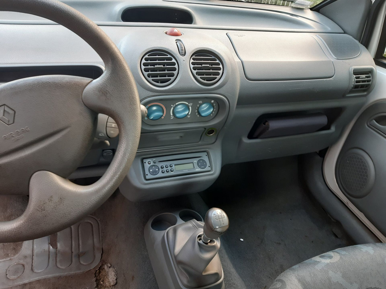 RENAULT TWINGO - Berline essence - 3 portes - 4places - Vitr - Coche: foto 3 RENAULT TWINGO - Berline essence - 3 portes - 4places - Vitr - Coche: foto 3