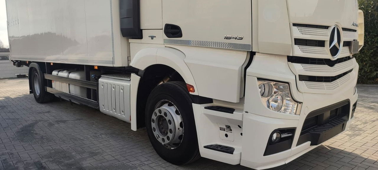Mercedes-Benz Actros 1843 1843-Vermietung - LBW Voll-Luft-gefedert - Camión caja cerrada: foto 3 Mercedes-Benz Actros 1843 1843-Vermietung - LBW Voll-Luft-gefedert - Camión caja cerrada: foto 3