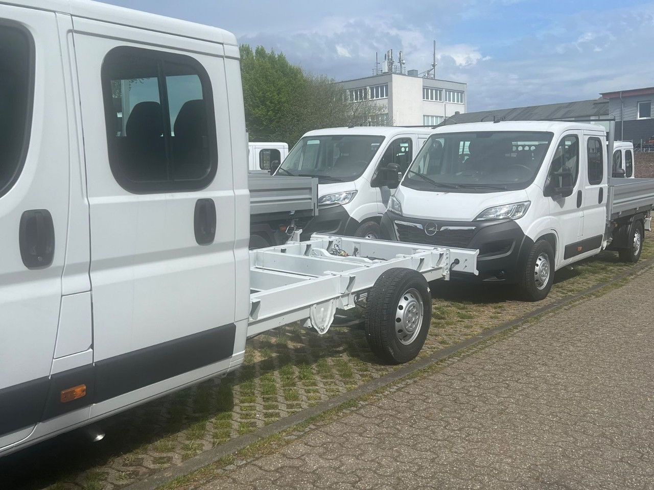 Opel Movano DoKa Kipper-Pritsche- L3H2 3,5t Edition Vermietung möglich - Volquete furgoneta, Furgoneta combi: foto 2 Opel Movano DoKa Kipper-Pritsche- L3H2 3,5t Edition Vermietung möglich - Volquete furgoneta, Furgoneta combi: foto 2