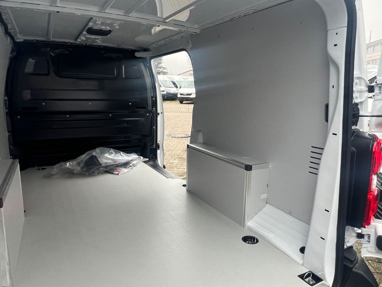 Leasing de Opel Vivaro L3H1 144 PS Schalter Allwetter AHK Rückfa Opel Vivaro L3H1 144 PS Schalter Allwetter AHK Rückfa: foto 13 Leasing de Opel Vivaro L3H1 144 PS Schalter Allwetter AHK Rückfa Opel Vivaro L3H1 144 PS Schalter Allwetter AHK Rückfa: foto 13