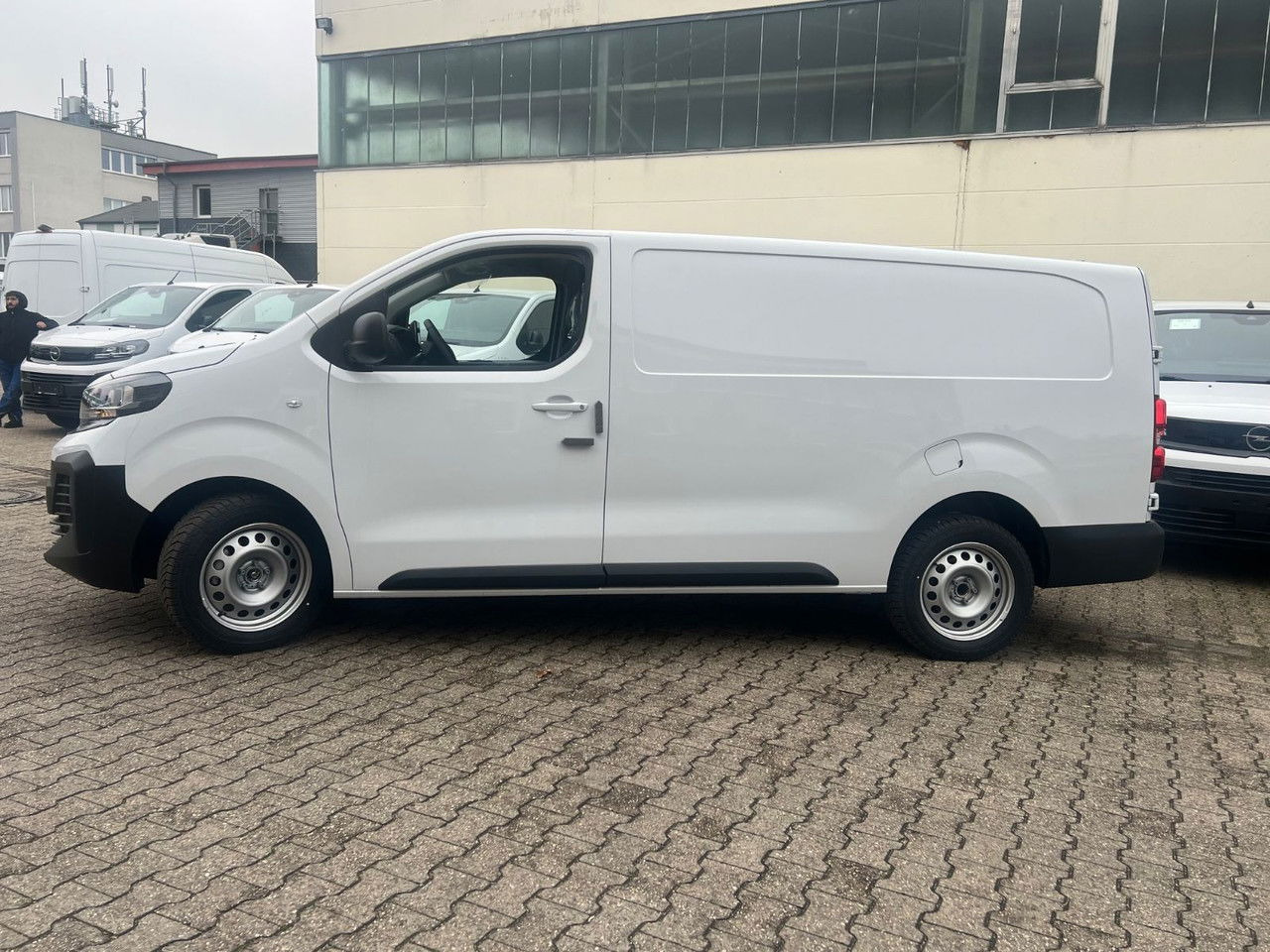 Leasing de Opel Vivaro L3H1 144 PS Schalter Allwetter AHK Rückfa Opel Vivaro L3H1 144 PS Schalter Allwetter AHK Rückfa: foto 6 Leasing de Opel Vivaro L3H1 144 PS Schalter Allwetter AHK Rückfa Opel Vivaro L3H1 144 PS Schalter Allwetter AHK Rückfa: foto 6