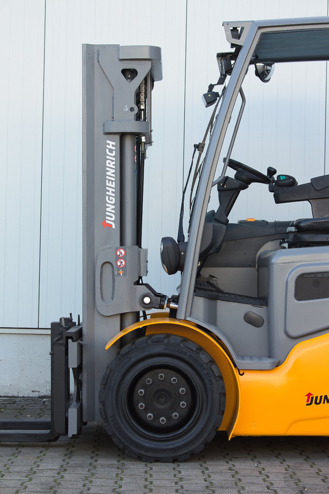 Carretilla elevadora eléctrica JUNGHEINRICH EFG545 - Triplex - 100% Kapazität - Bj. 2022 - 4,5t: foto 7 Carretilla elevadora eléctrica JUNGHEINRICH EFG545 - Triplex - 100% Kapazität - Bj. 2022 - 4,5t: foto 7
