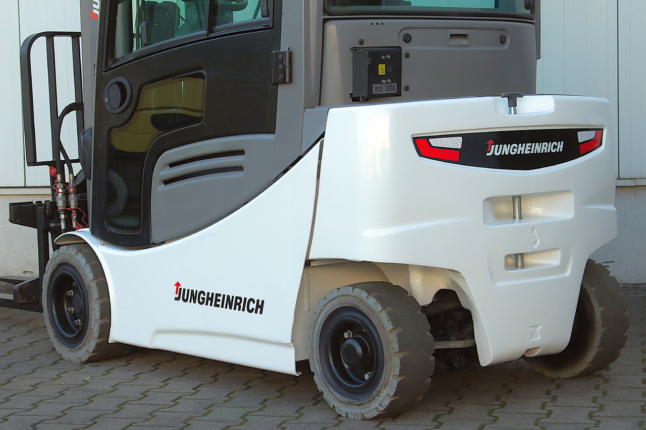 Jungheinrich EFG320 - Triplex - Drehgerät - Li-Ion - Carretilla elevadora eléctrica: foto 5 Jungheinrich EFG320 - Triplex - Drehgerät - Li-Ion - Carretilla elevadora eléctrica: foto 5