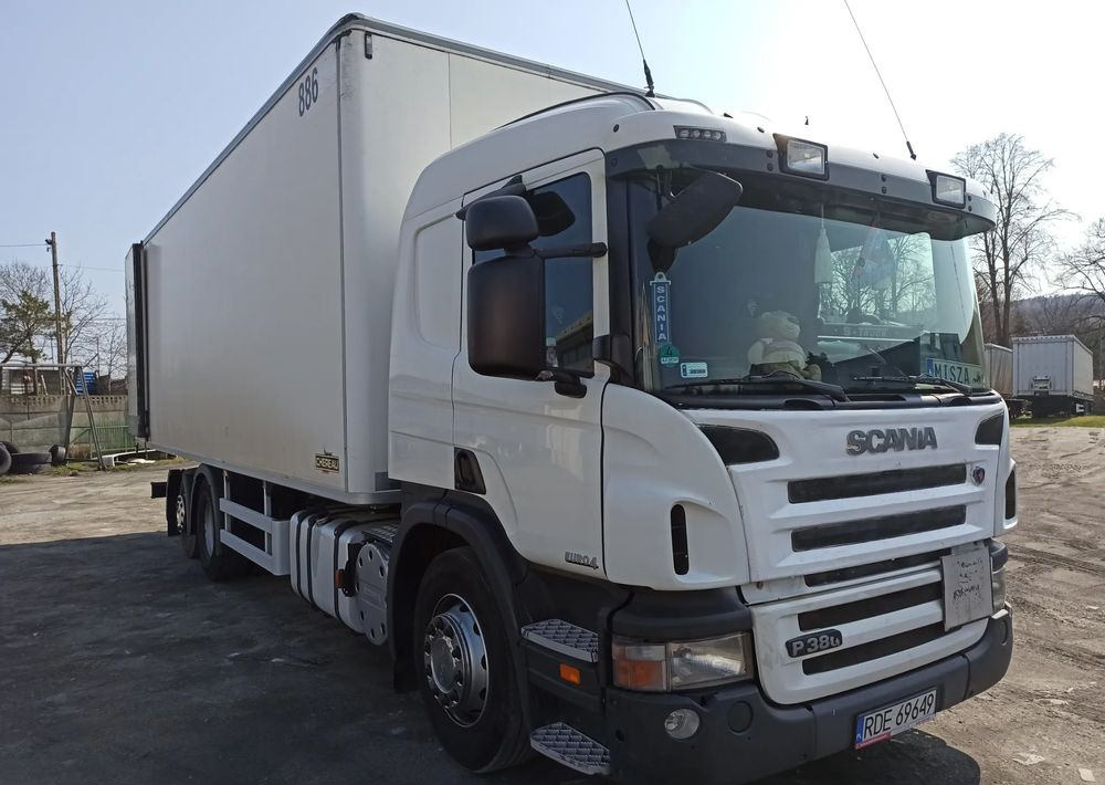 Camión isotérmico Scania B6X2: foto 1