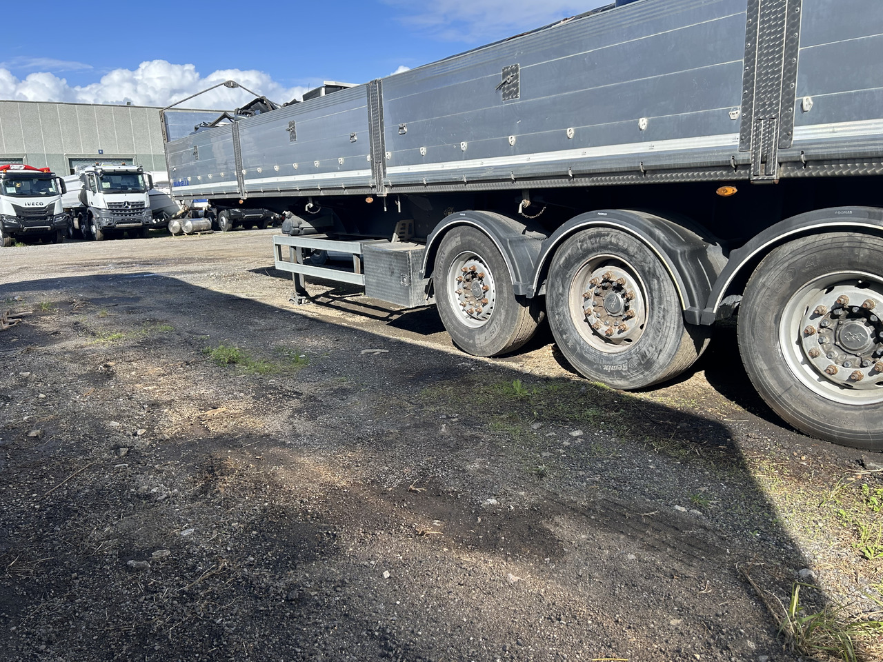 Mantella Trailers Srl SR Ribalt Bilaterale in acciaio sponde in alluminio - Semirremolque volquete: foto 3 Mantella Trailers Srl SR Ribalt Bilaterale in acciaio sponde in alluminio - Semirremolque volquete: foto 3