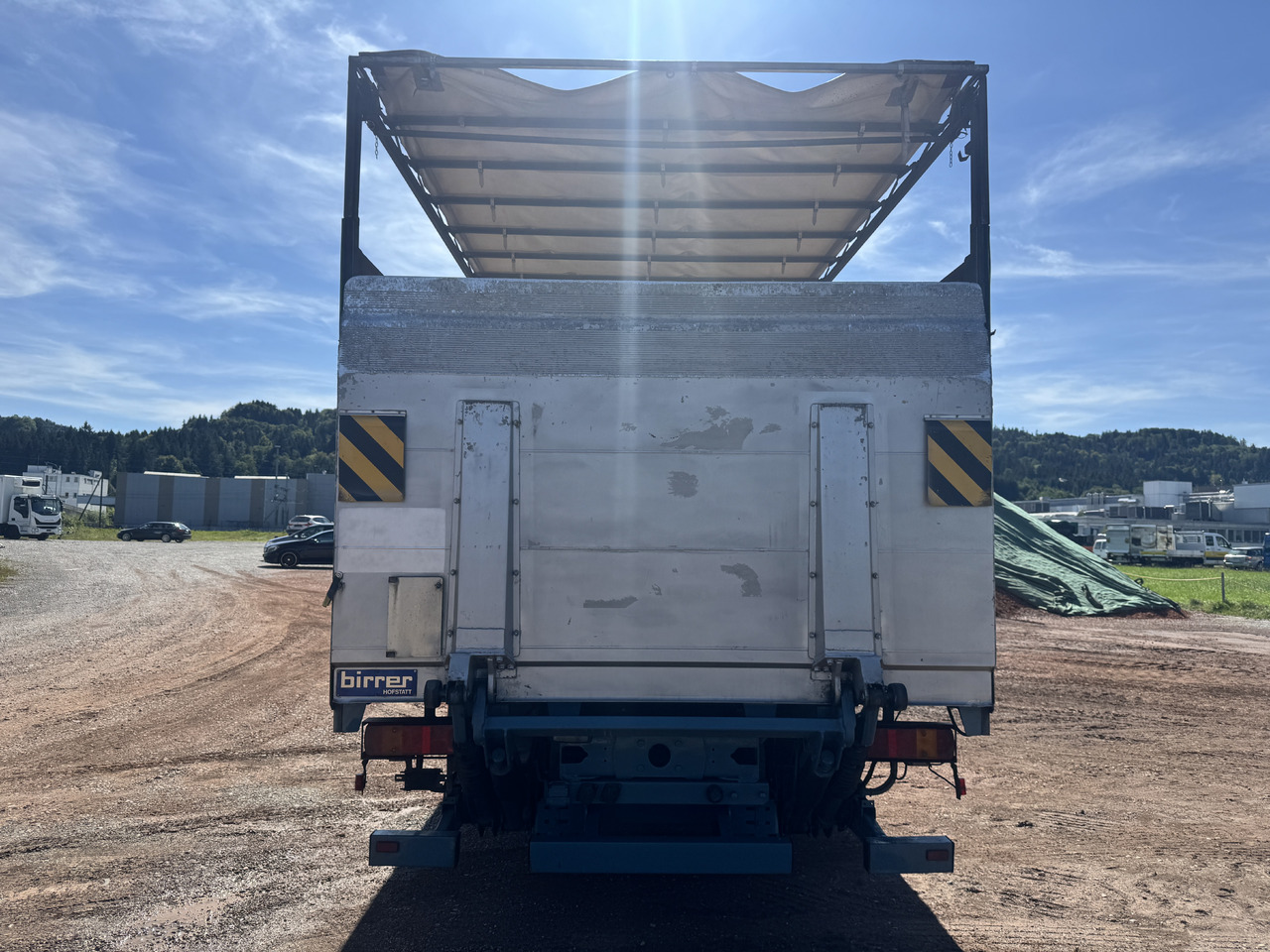 VOLVO FM7-290 4x2 Blache-Hebebühne - Camión lona: foto 4 VOLVO FM7-290 4x2 Blache-Hebebühne - Camión lona: foto 4