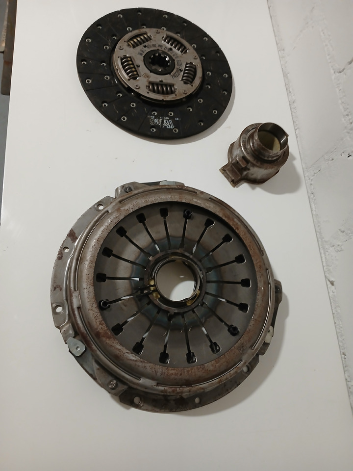 Clutchkit DT790503 for IVECO Eurocargo - Embrague y piezas: foto 1 Clutchkit DT790503 for IVECO Eurocargo - Embrague y piezas: foto 1