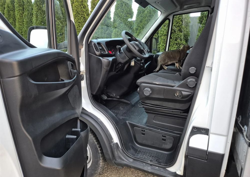 Iveco 35C14 - Furgoneta con caja de lona: foto 5 Iveco 35C14 - Furgoneta con caja de lona: foto 5