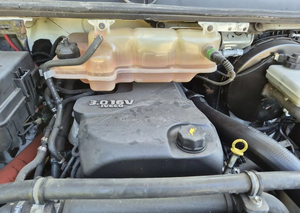 Leasing de  Iveco 35c15 3.0 150KM Iveco 35c15 3.0 150KM: foto 19 Leasing de  Iveco 35c15 3.0 150KM Iveco 35c15 3.0 150KM: foto 19