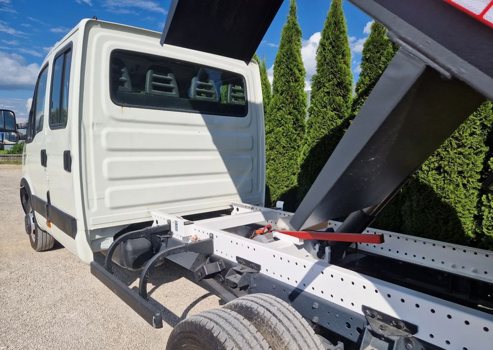 Iveco 35c15 - Volquete furgoneta: foto 4 Iveco 35c15 - Volquete furgoneta: foto 4