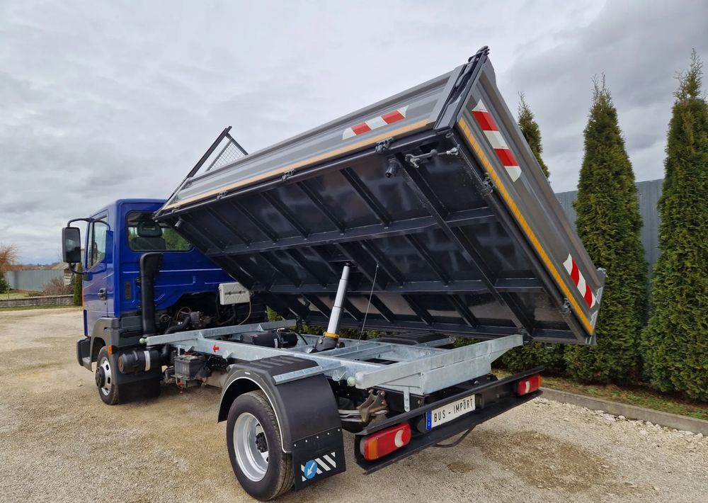 Nissan Atleon 3.0 - Volquete furgoneta: foto 4 Nissan Atleon 3.0 - Volquete furgoneta: foto 4